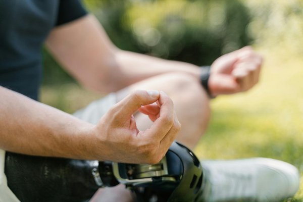 Les Vergetures Révélées : Voyage de l'Autodérision à l'Amour-Propre